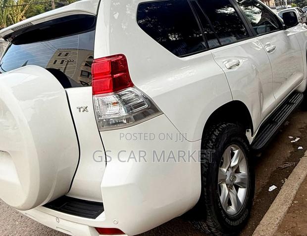 Toyota Land Cruiser Prado 2011 Ivory