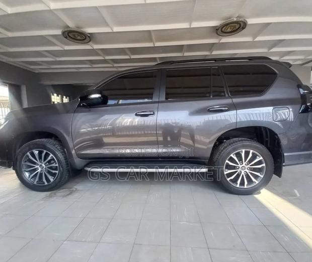 Toyota Land Cruiser Prado 2023 Gray