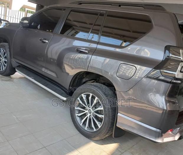 Toyota Land Cruiser Prado 2023 Gray
