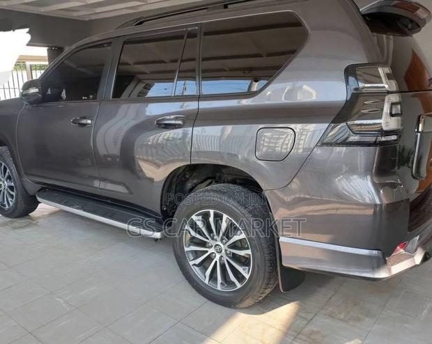 Toyota Land Cruiser Prado 2023 Gray