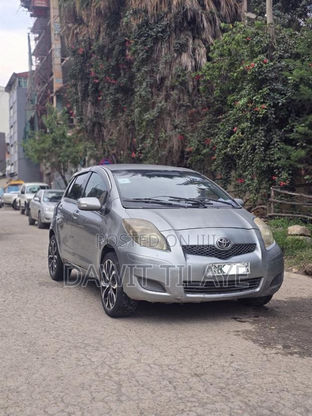 Toyota Yaris 2008 Gray