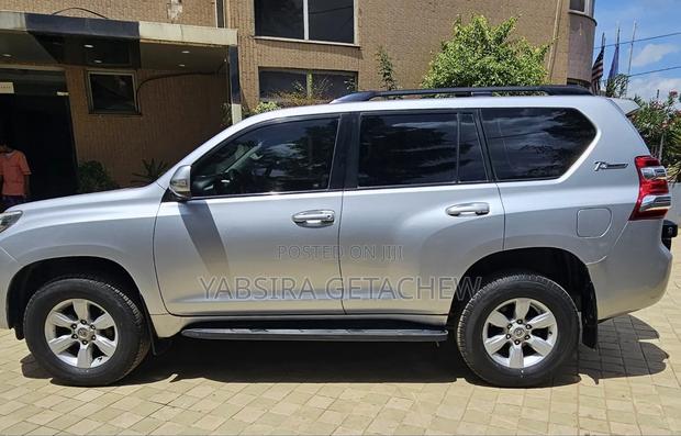Toyota Land Cruiser Prado 2015 Silver