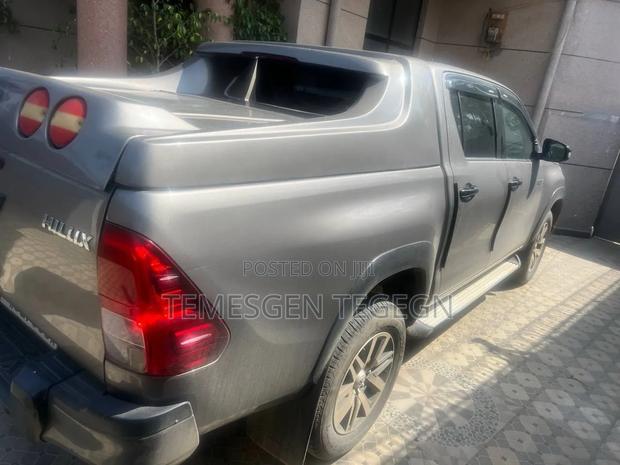 Toyota Hilux 2019 Silver