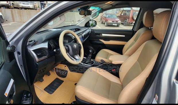 Toyota Hilux 2019 Silver