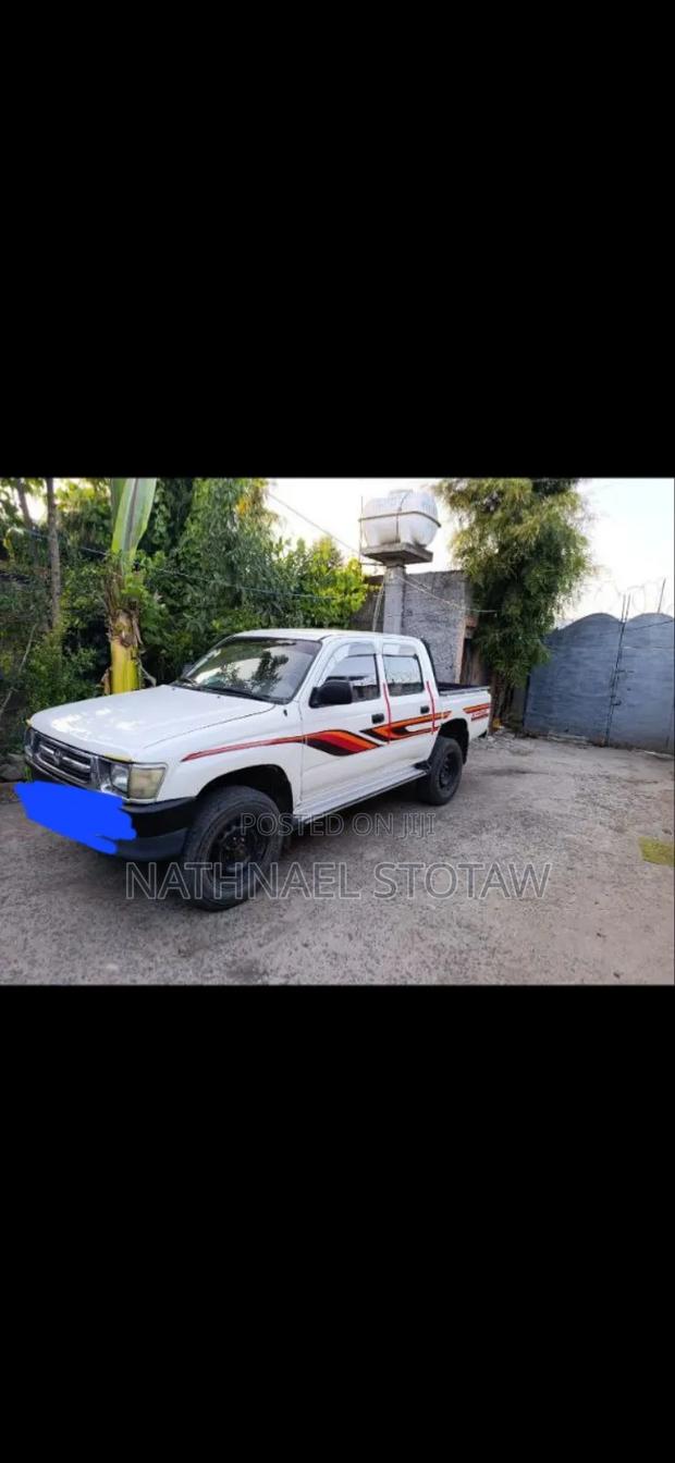 Toyota Hilux 1999 White
