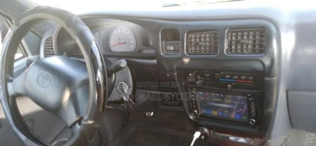 Toyota Hilux 1999 White