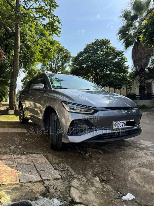 BYD E2 43 kWh 94 hp FWD 2025 Silver