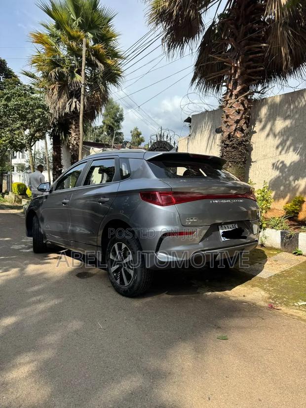BYD E2 43 kWh 94 hp FWD 2025 Silver