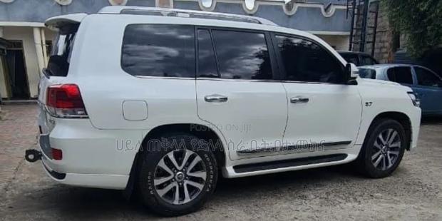 Toyota Land Cruiser 2021 Off white