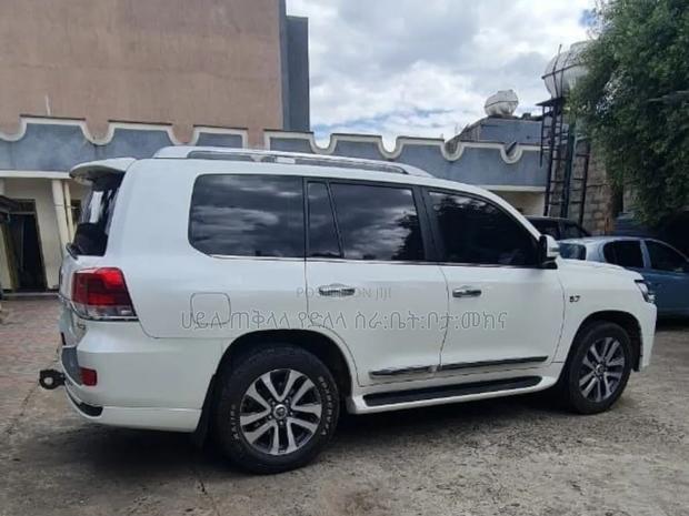 Toyota Land Cruiser 2021 Off white