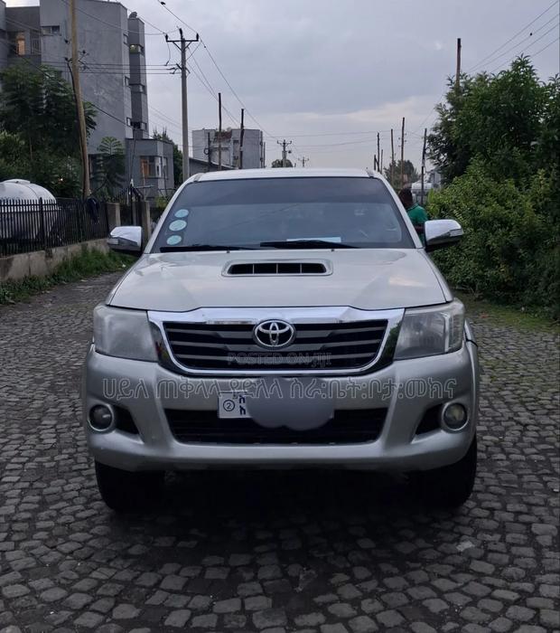 Toyota Hilux 2013 Off white