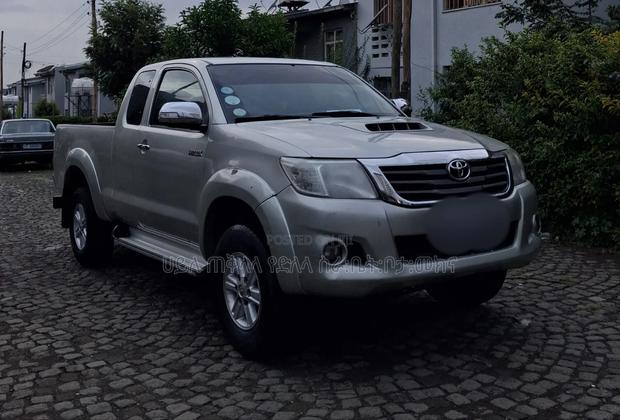 Toyota Hilux 2013 Off white