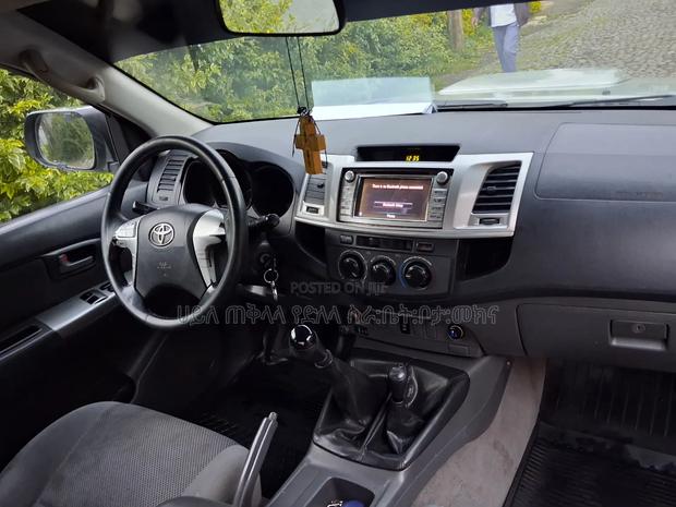 Toyota Hilux 2013 Off white