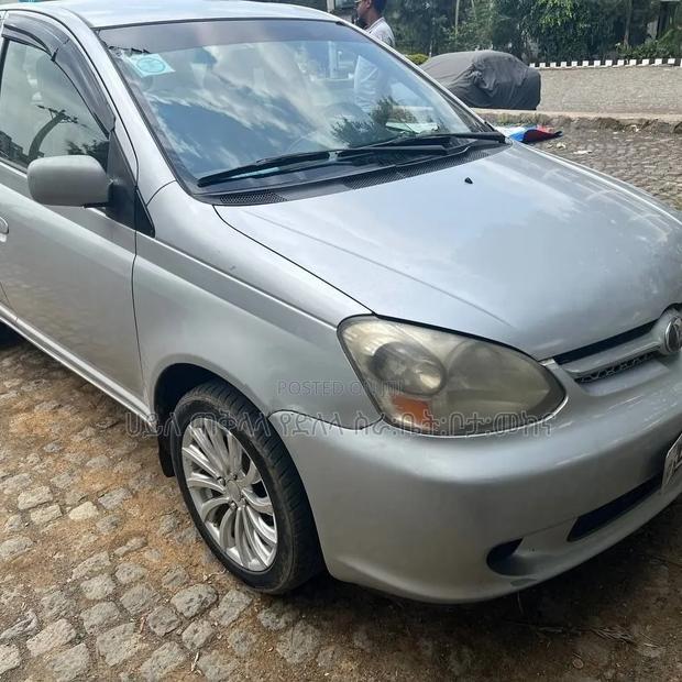 Toyota Platz 2005 Off white