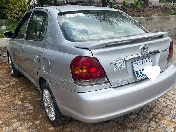 Toyota Platz 2005 Off white