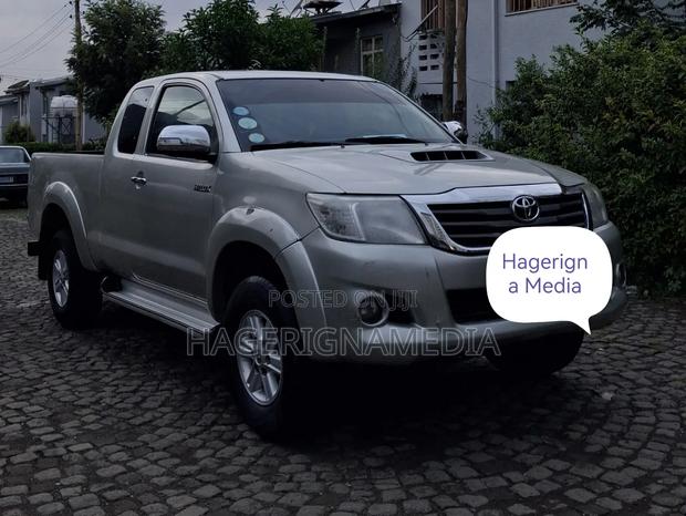 Toyota Hilux 2013 Silver