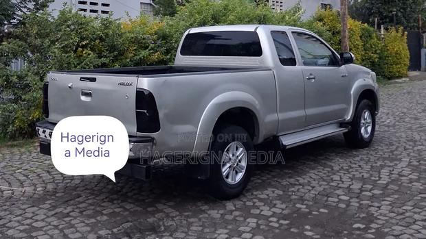 Toyota Hilux 2013 Silver