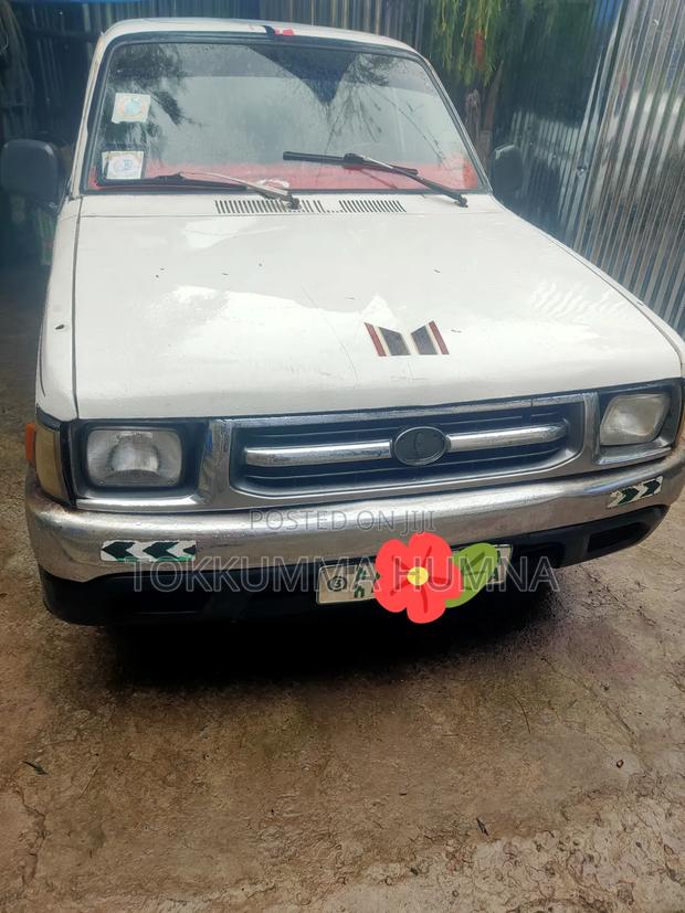 Isuzu KB 1987 White