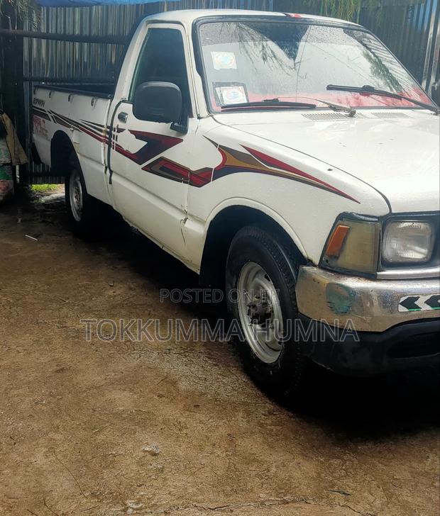 Isuzu KB 1987 White