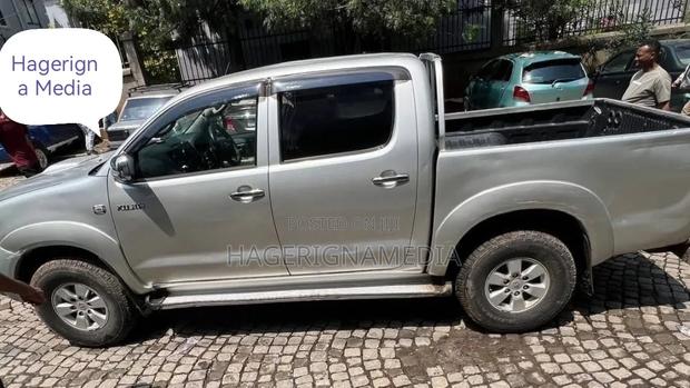 Toyota Hilux 2015 Silver
