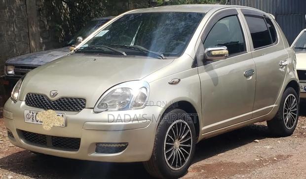 Toyota Vitz 2004 Gold
