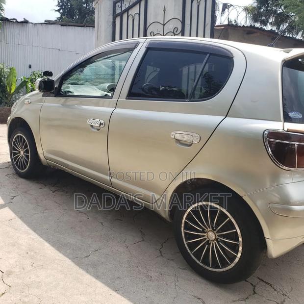 Toyota Vitz 2004 Gold