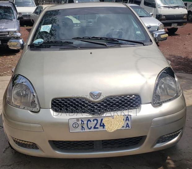 Toyota Vitz 2004 Gold