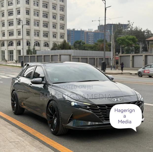 Hyundai Avante 2022 Gray