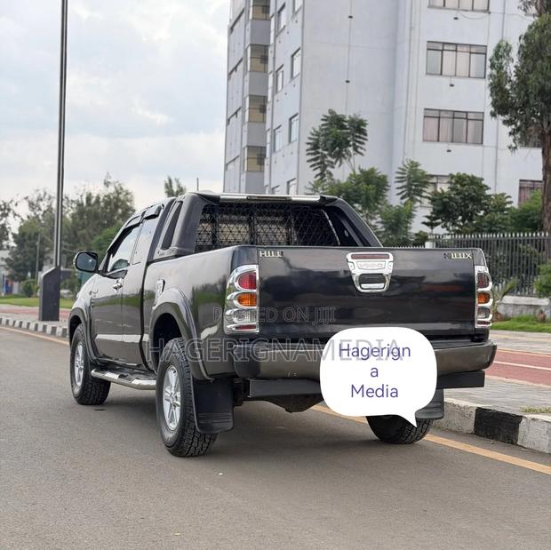 Toyota Hilux 2008 Black