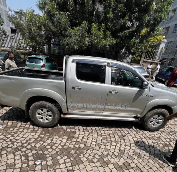 Toyota Hilux 2.5 D-4D 4X4 SRX 2010