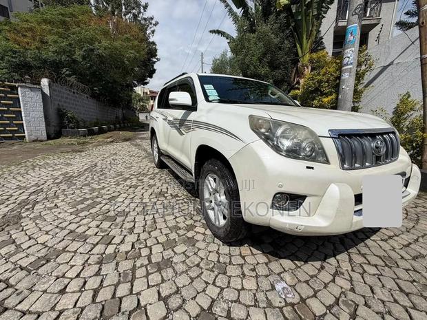 Toyota Land Cruiser 2012 White