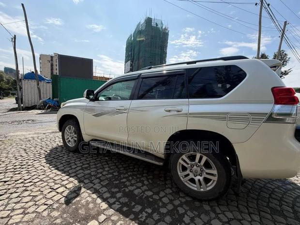 Toyota Land Cruiser 2012 White