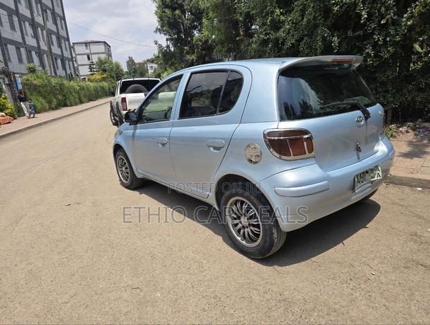 Toyota Vitz 2002 Blue