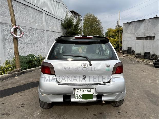 Toyota Vitz 2001 Silver