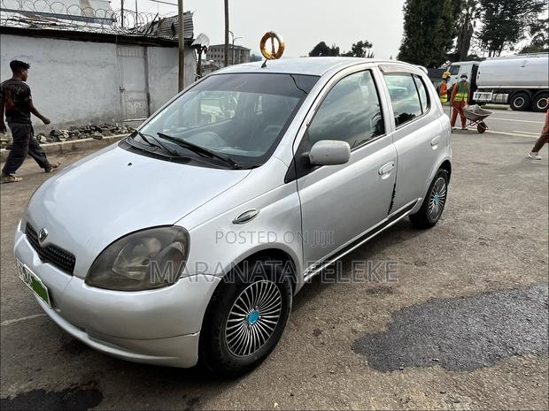 Toyota Vitz 2001 Silver