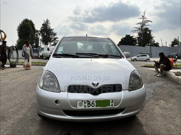 Toyota Vitz 2001 Silver