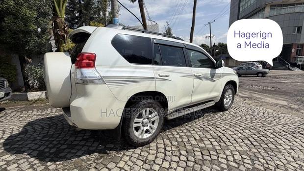 Toyota Land Cruiser Prado 2011 Silver