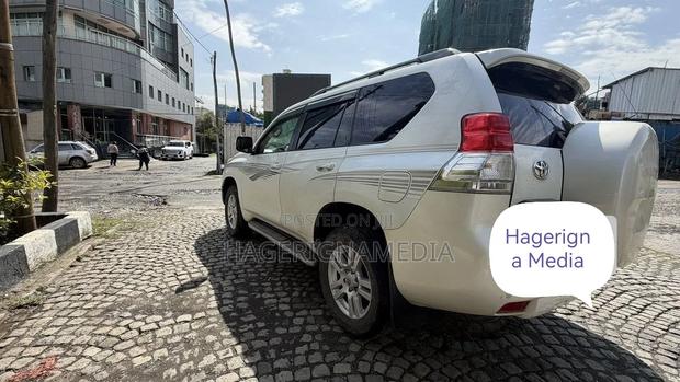 Toyota Land Cruiser Prado 2011 Silver