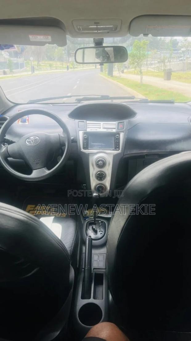 Toyota Yaris 2010 Silver