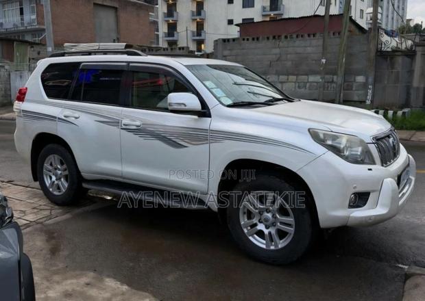Toyota Land Cruiser 2011 Ivory