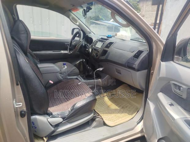Toyota Hilux 2010 Brown