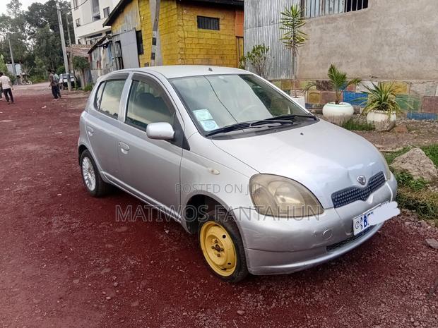 Toyota Vitz 1999 Silver