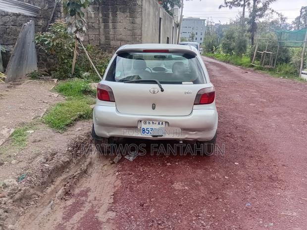 Toyota Vitz 1999 Silver