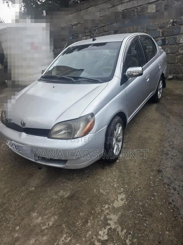 Toyota Platz 2001 Silver