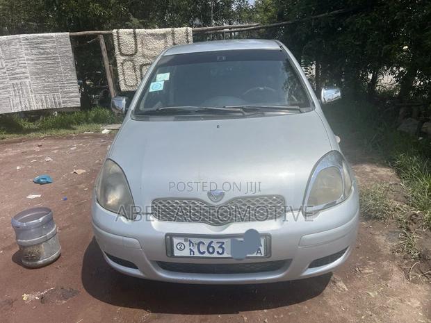 Toyota Vitz 2004 Silver