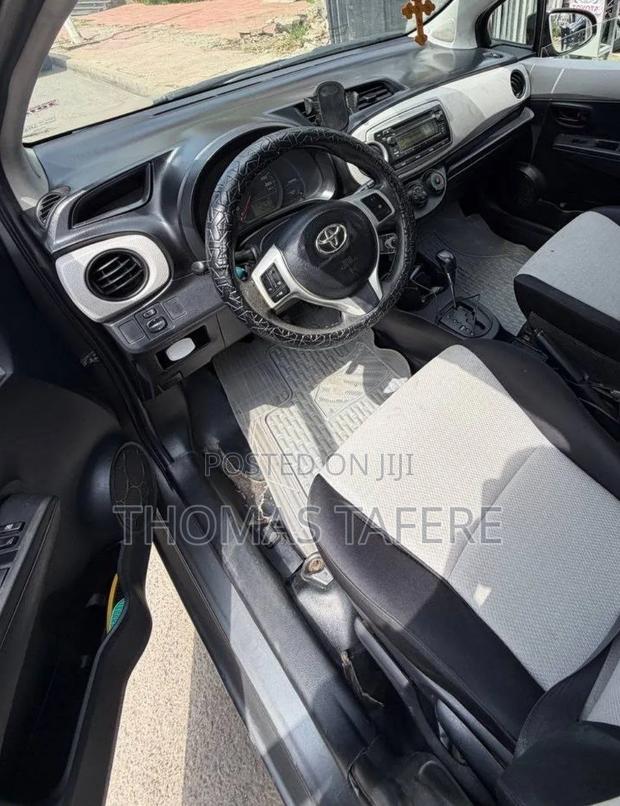 Toyota Yaris 2012 Gray