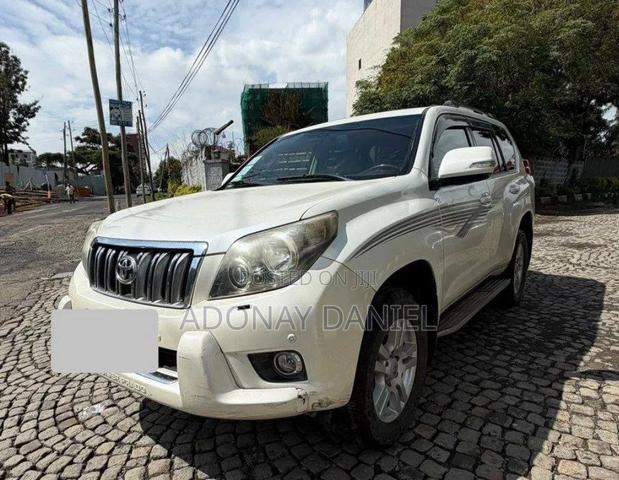 Toyota Land Cruiser 2011 White