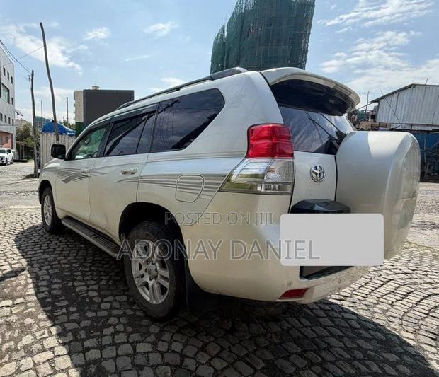 Toyota Land Cruiser 2011 White