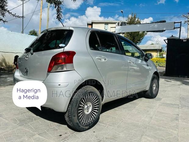 Toyota Yaris 2010 Silver