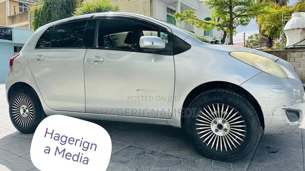 Toyota Yaris 2010 Silver